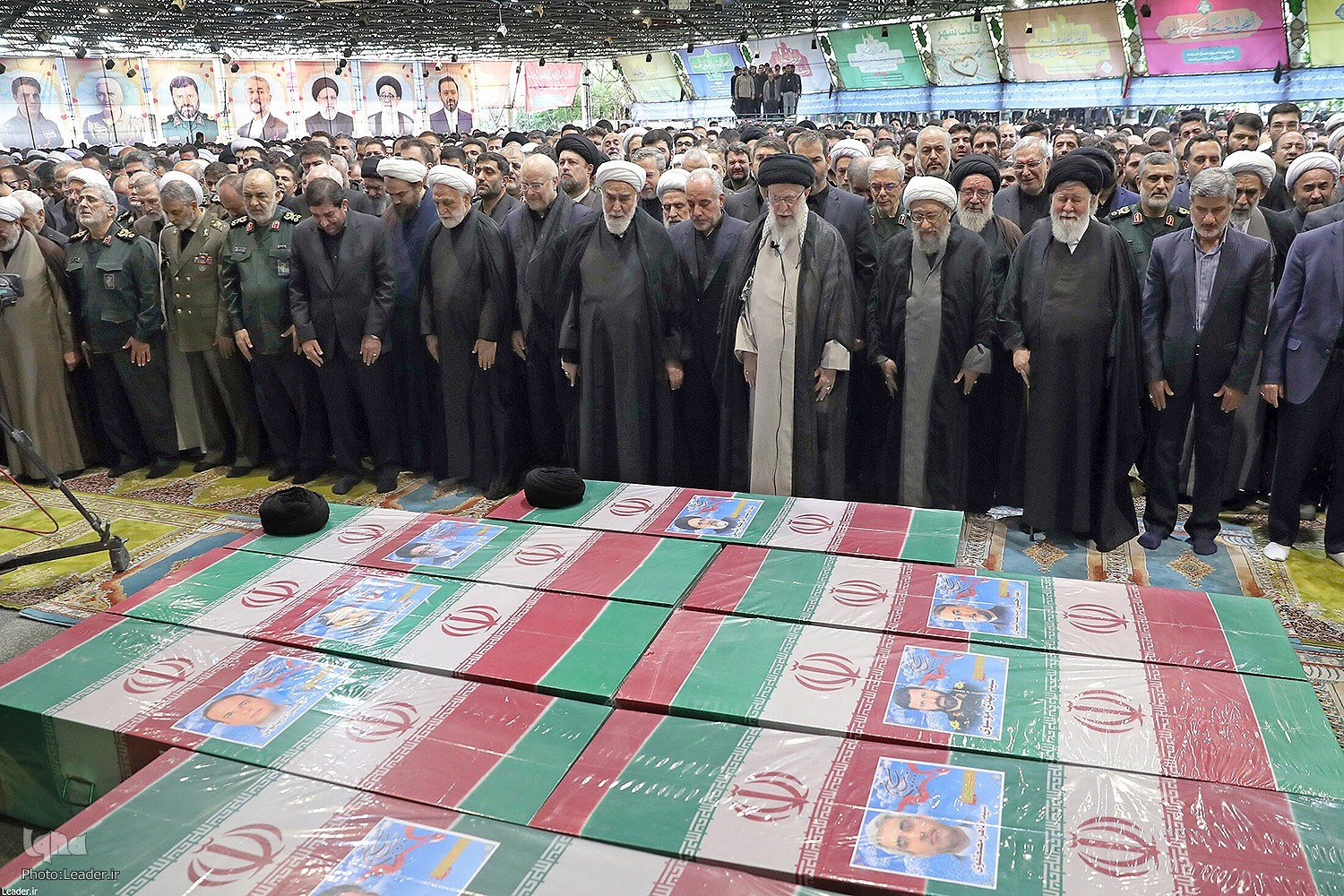 وداع حزن‌آلود مردم و مسئولان با شهدای راه خدمت