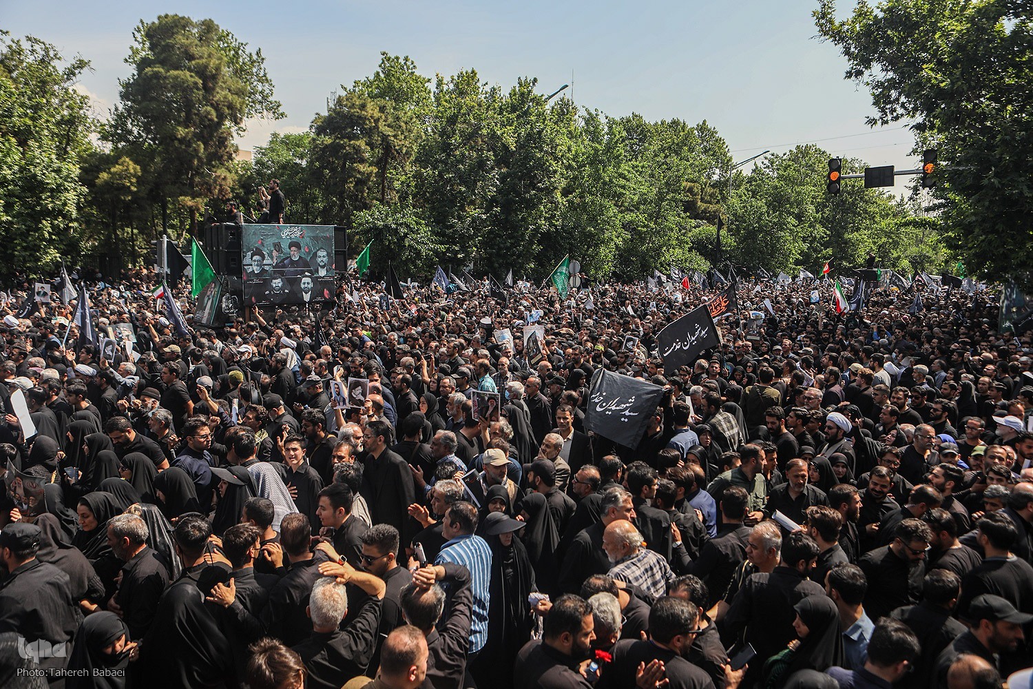 وداع حزن‌آلود مردم و مسئولان با شهدای راه خدمت