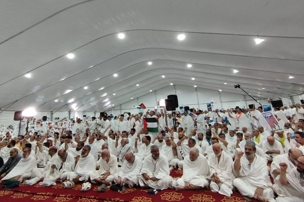 حجاج اخراج اسرائیل از کلیه سازمانهای منطقهای و بینالمللی را خواستار شدند حجاج اخراج اسرائیل از کلیه سازمانهای منطقهای و بینالمللی را خواستار شدند