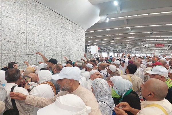 امروز؛ رمی جمره و آغاز بازگشت حجاج به مکه امروز؛ رمی جمره و آغاز بازگشت حجاج به مکه