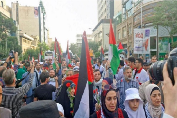 آیین استقبال مردمی از خانواده‌های شهدای غزه برگزار شد