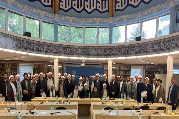 نخستین سمینار عاشورا ویژه روحانیون در هامبورگ برگزار شد نخستین سمینار عاشورا ویژه روحانیون در هامبورگ برگزار شد