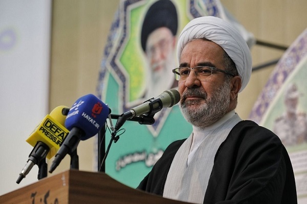 حجت‌الاسلام والمسلمین احمد دهدار، رئیس اداره عقیدتی ـ سیاسی ستاد ارتش