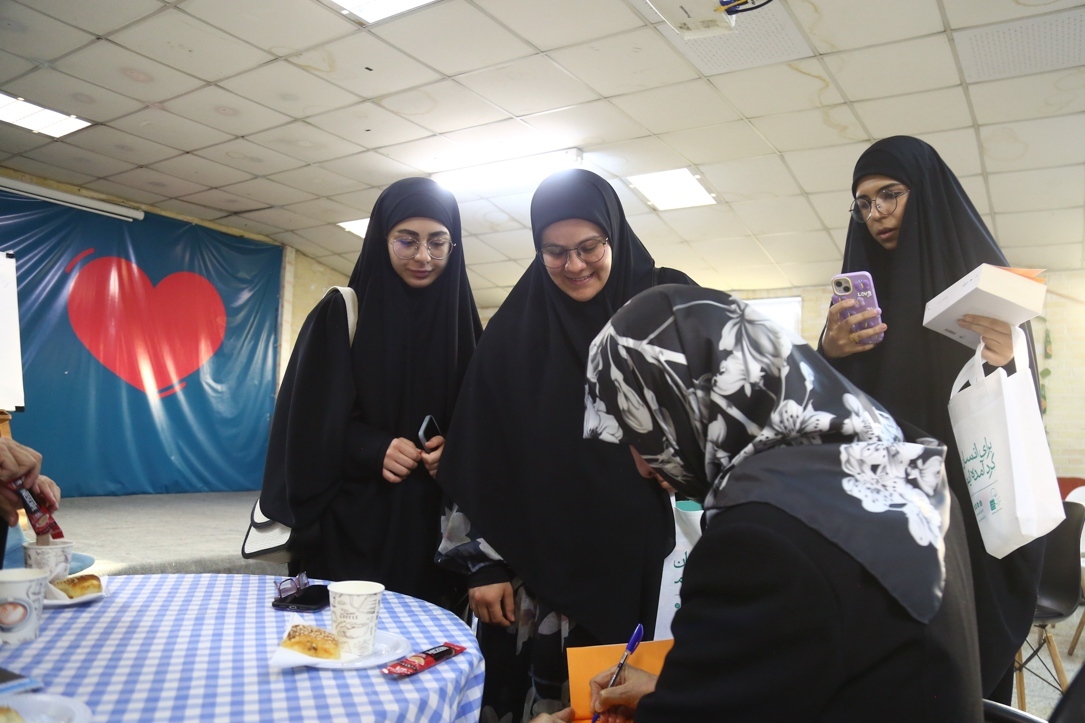 کتاب «میریام» خاطرات رباب صدر رونمایی شد کتاب «میریام» خاطرات رباب صدر رونمایی شد