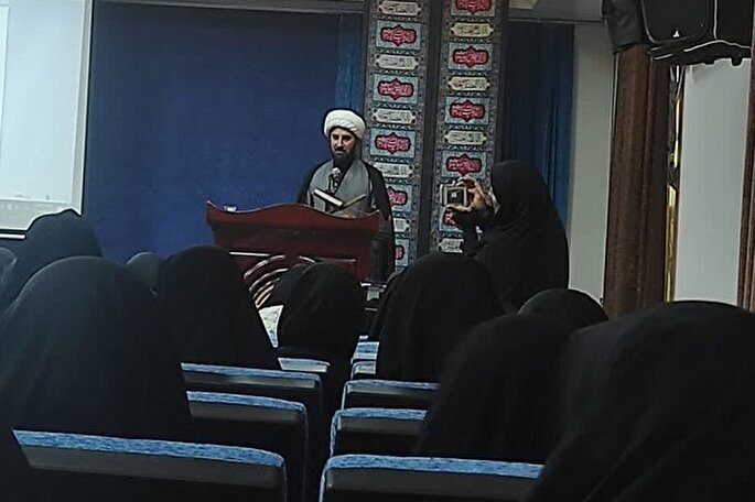 گفتمان زینبی لازمه ادامه نهضت حسینی است