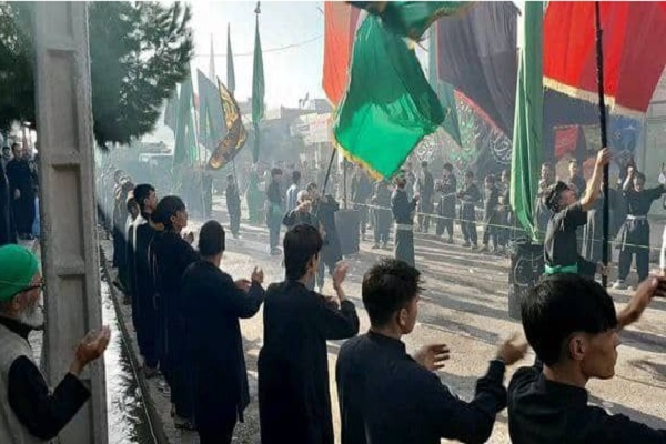 از توزیع گسترده نذری در خیابانهای آمریکا تا اقامه نماز ظهر عاشورا در لندن از توزیع گسترده نذری در خیابانهای آمریکا تا اقامه نماز ظهر عاشورا در لندن