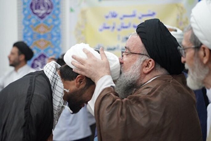 عکس | مراسم عمامه‌گذاری طلاب مدارس علمیه لرستان