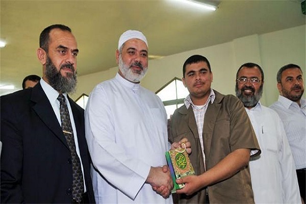 فيلم | تلاوت زیبای آیه شهادت با صوت شهید اسماعیل هنیه