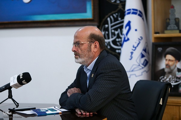 دولت وزارتخانه‌ها را موظف به خرید محصولات جهاد دانشگاهی کند