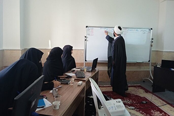 دومین جلسه کارگاه قرآن‌پژوهی در کوهدشت برگزار شد + عکس