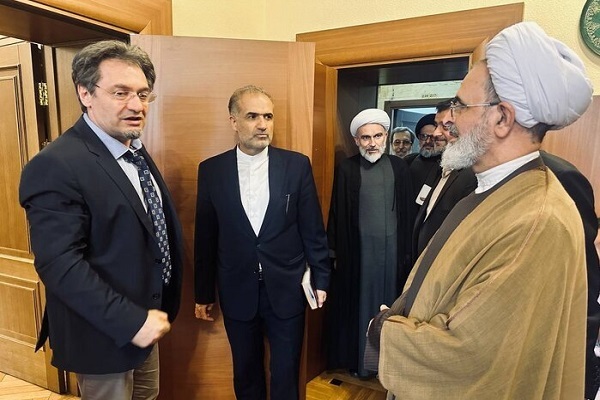 ارسال/ دیدار جمعی از اندیشمندان روسی با آیت‌الله اعرافی