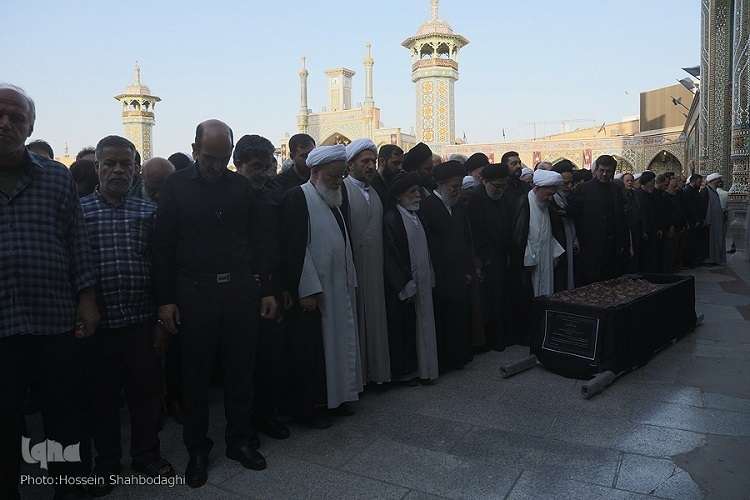 ارسال/ پیکر همسر آیت‌الله شبیری زنجانی در حرم حضرت معصومه(س) به خاک سپرده شد
