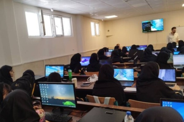 دختران در اردوی آموزش بازی‌سازی شرکت می‌کنند