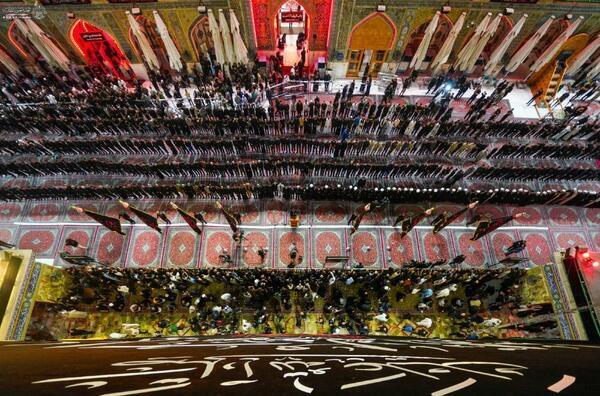 برافراشته شدن پرچم عزا به مناسبت سالروز رحلت پیامبر (ص) در نجف اشرف + عکس