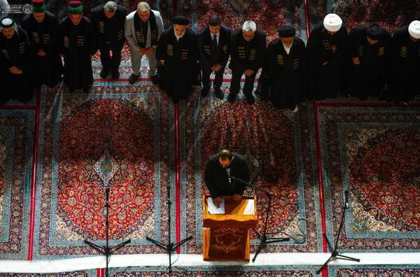 برافراشته شدن پرچم عزا به مناسبت سالروز رحلت پیامبر (ص) در نجف اشرف + عکس