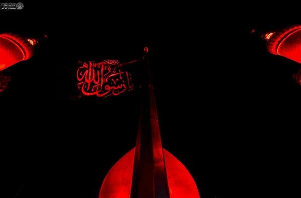 برافراشته شدن پرچم عزا به مناسبت سالروز رحلت پیامبر (ص) در نجف اشرف + عکس