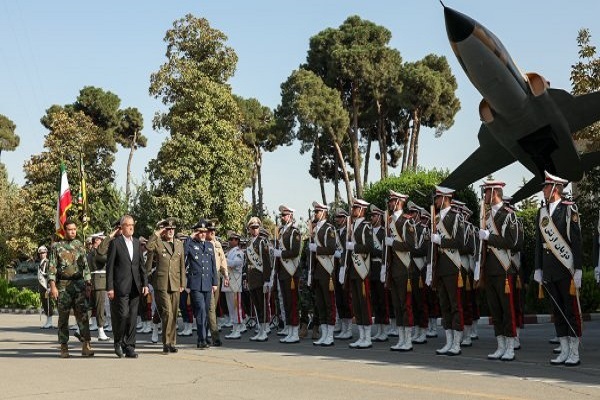 بازدید رئیس جمهور از دانشگاه فرماندهی و ستاد ارتش