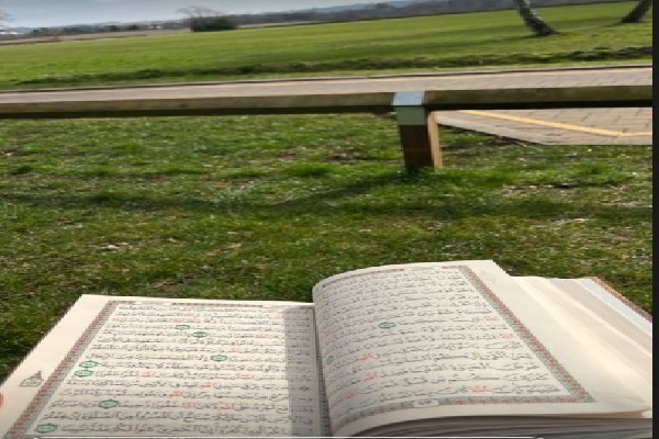 انس فوتبالیست مصری با قرآن + فیلم