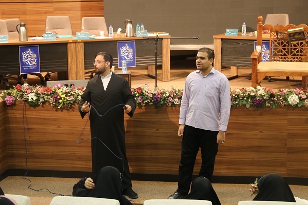 برگزاری کارگاه قرآن‌تراپی در حاشیه جشنواره ملی قرآن دانشجویان +  عکس