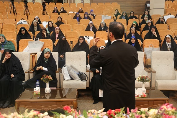 برگزاری کارگاه قرآن‌تراپی در حاشیه جشنواره ملی قرآن دانشجویان +  عکس
