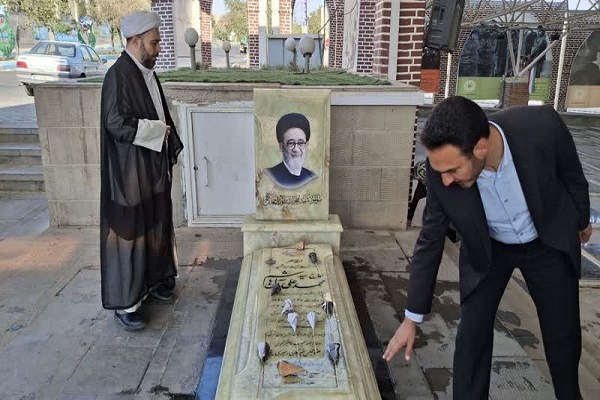 حضور اعضای مجمع مشورتی بر مزار شهید آل‌هاشم + فیلم