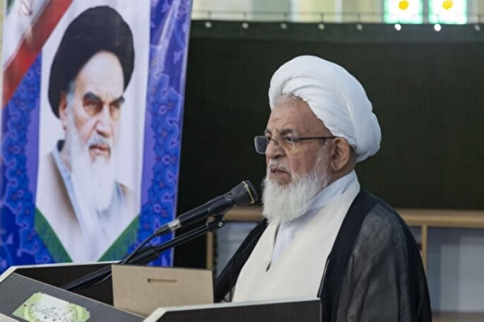 کسب علم و اخلاق نیک راهی برای هدایت جامعه است