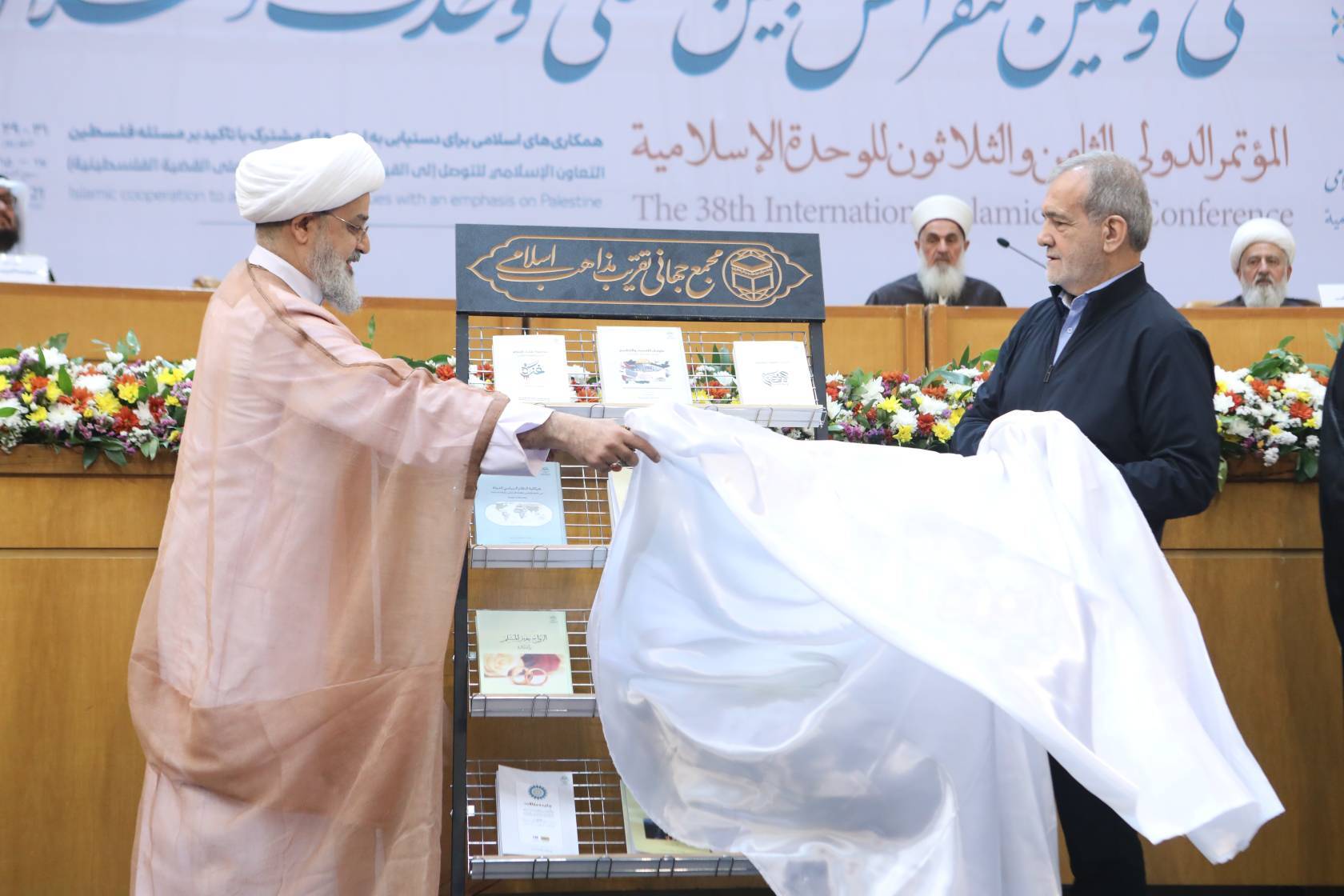 مراسم رونمایی