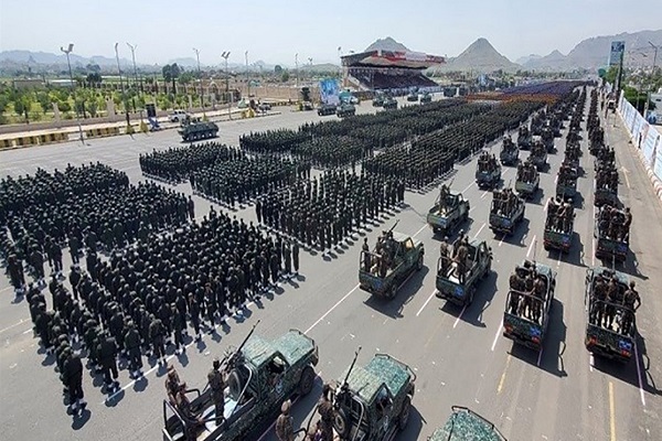رژه مشترک نیروهای مسلح با حضور رئیس‌جمهور برگزار شد