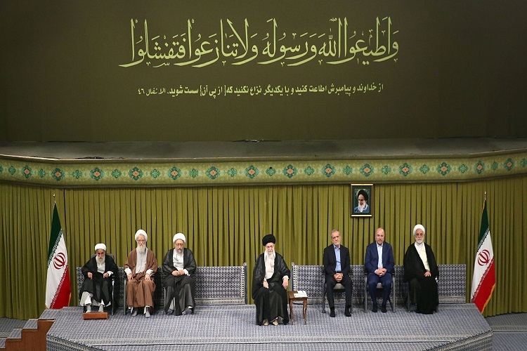 دیدار مسئولان نظام و میهمانان کنفرانس وحدت با رهبر انقلاب