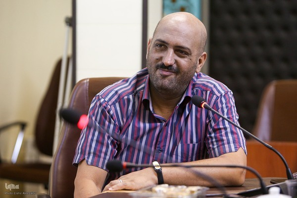 ساده‌نویسی موهبت زیبایی است که خود را از آن در ادبیات دینی محروم کرده‌ایم/ اشتباه استراتژیک در میراث زبان فارسی + فیلم ///// یا صحبت از امام حسین(ع) برای امروز نیازمند بازگشت به 1000 سال پیش ندارد/ زبان فارسی امروز میراث بزرگ سعدی است نه جلال + فیلم