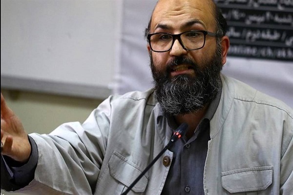 دفاع از انقلاب دین‌خواهی و عرفان مثلث تمییز اصالت ادبیت مقاومت است