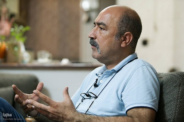 بخش دوم آقای کریمی آماده انتشار///// درجا زدن ادبیات دفاع مقدس باعث ایحاد فاصله با نسل جدید شد/ ادبیات معاصر ما هنوز جهانی شده چه رسد به ادبیات دفاع مقدس+ فیلم