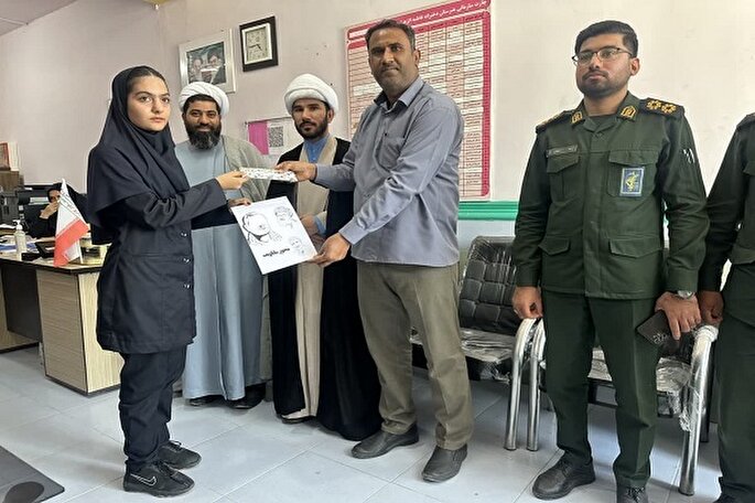 برگزیدگان مسابقه طراحی مقاومت در بستک تجلیل شدند