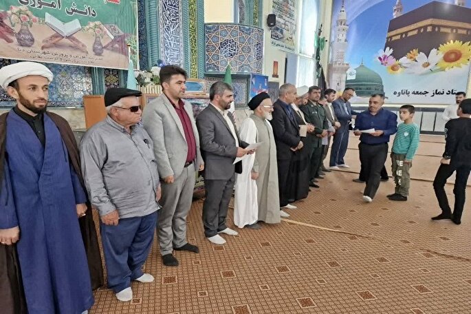 دانش‌آموزان برتر حوزه قرآن، عترت و نماز دنا تجلیل شدند