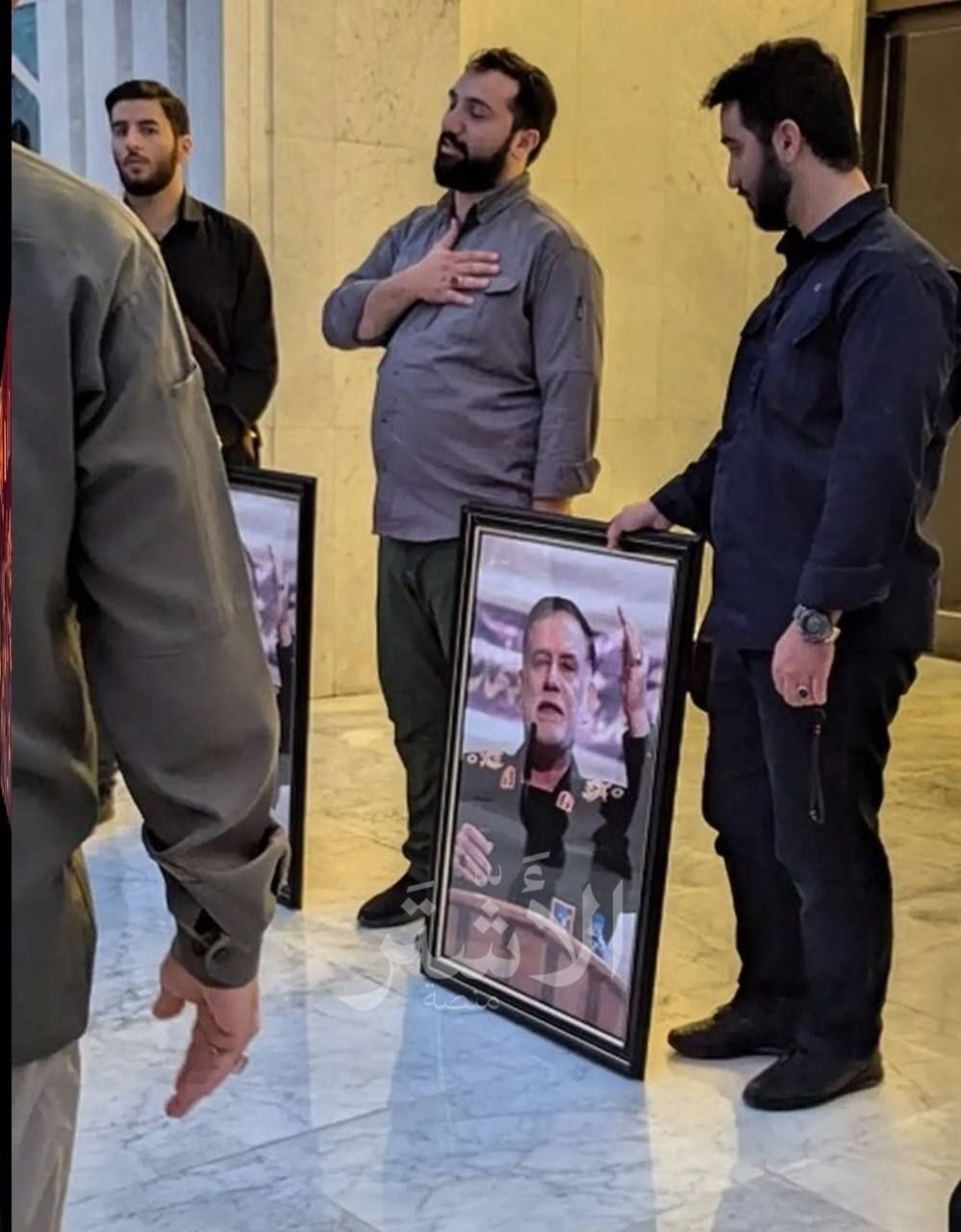 پیکر مطهر شهید نیلفروشان وارد فرودگاه بغداد شد + عکس پیکر مطهر شهید نیلفروشان وارد فرودگاه بغداد شد + عکس