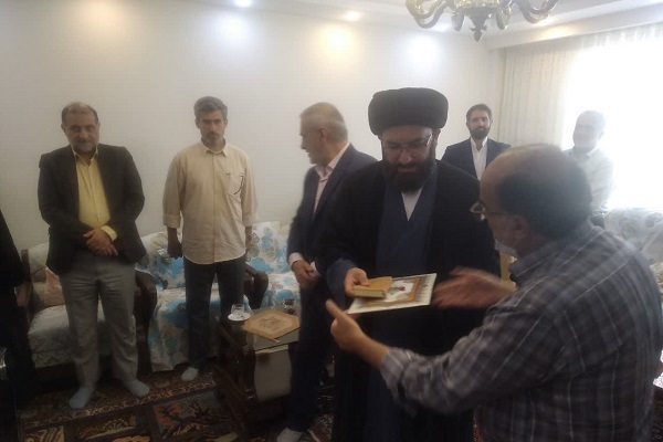 حضور امام جمعه جدید زنجان در دیدار با خانواده شهیدان حسنی