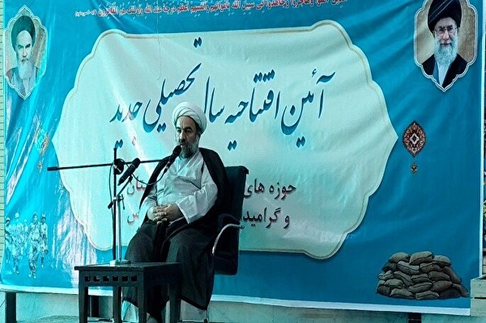 طلاب و روحانیون باید از هویت و ارزش کارشان آگاه باشند