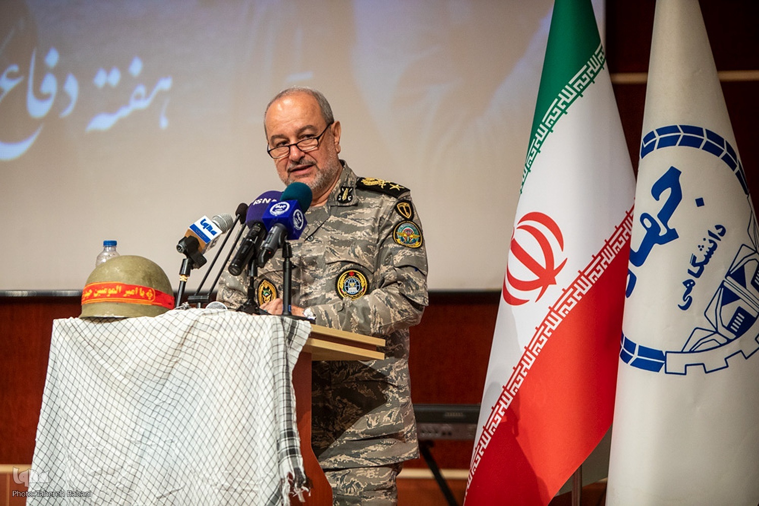 نقش جهاددانشگاهی در ایجاد رابطه بین دانشگاه و جبهه در دوران دفاع مقدس نقش جهاددانشگاهی در ایجاد رابطه بین دانشگاه و جبهه در دوران دفاع مقدس