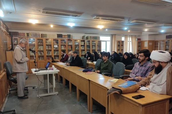 همایش تخصصی «بررسی نگارش و علامت گذاری قرآن کریم» برگزار شد