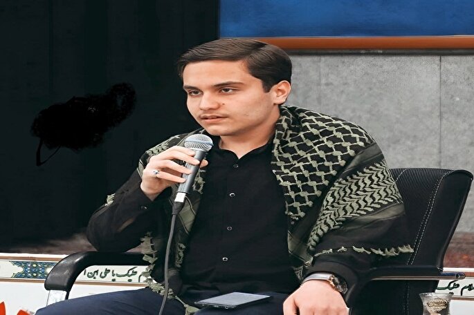 فیلم | تلاوت آیاتی از سوره فرقان با صدای یاسین پورغیاثیان