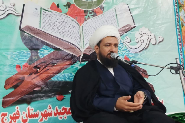 راه حل کاهش آسیب‌های اجتماعی در میان جوانان انس با قرآن است