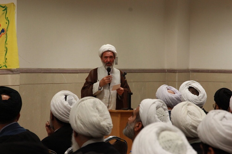 ارسال/ حوزه در زمینه فنون و مهارتهای آوایی قرآن عقب است ارسال/ حوزه در زمینه فنون و مهارتهای آوایی قرآن عقب است