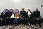 دیدار امام جمعه یزد با خانواده شهید «زارع باغبیدی» + عکس