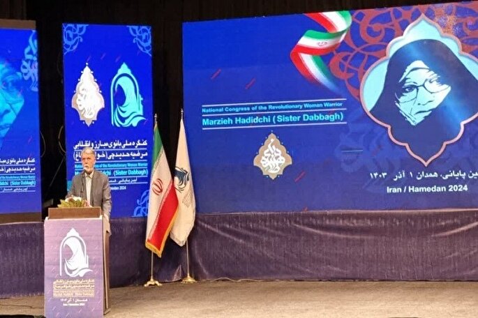 خانم دباغ در کنار کارهای مبارزاتی و فرماندهی نظامی یک معلم بود