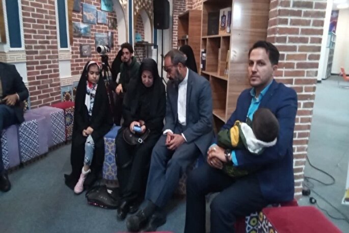 رقابت ۵ خانواده لرستانی برای کسب عنوان «خانواده قهرمان قرآنی» + عکس