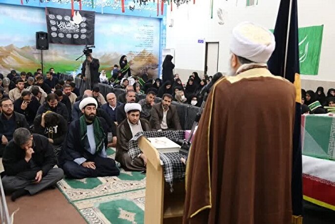 درآمیختن خون شهدای شیعه‌وسنی نشان از وحدت ناگسستنی ملت ایران  دارد