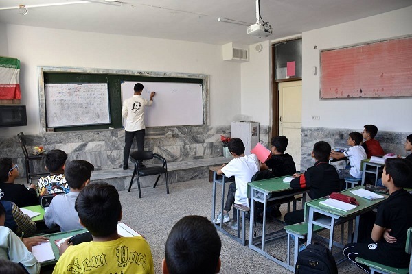 دانشجویانی که در لباس جهاد محرومین را در مییابند دانشجویانی که در لباس جهاد محرومین را در مییابند