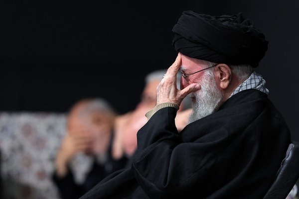 مراسم عزاداری شب شهادت حضرت فاطمه‌(س) با حضور رهبر معظم انقلاب برگزار شد