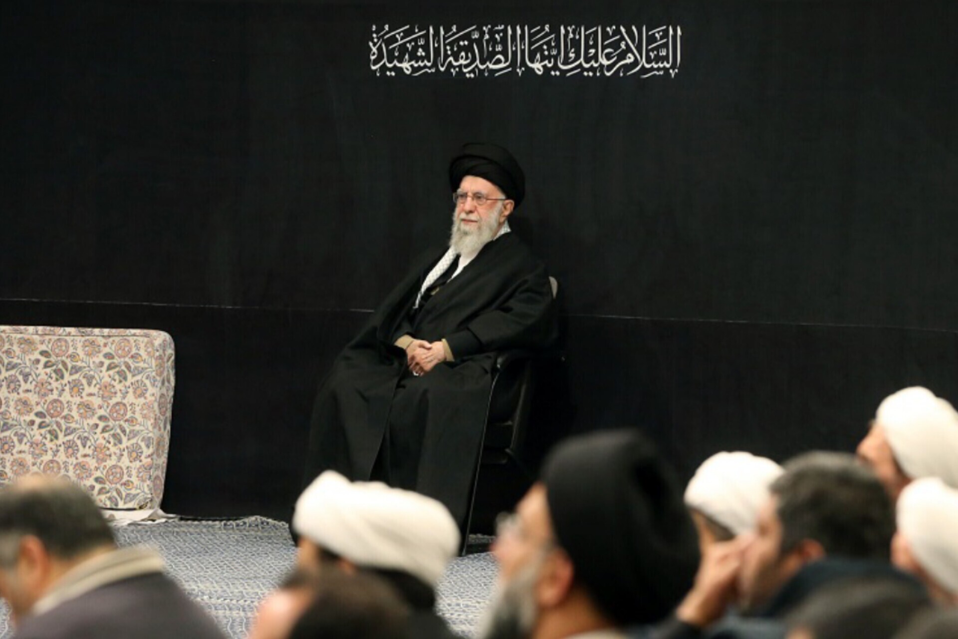 آخرین شب مراسم عزاداری شهادت حضرت فاطمه‌زهرا (س) در حسینیه امام خمینی(ره)