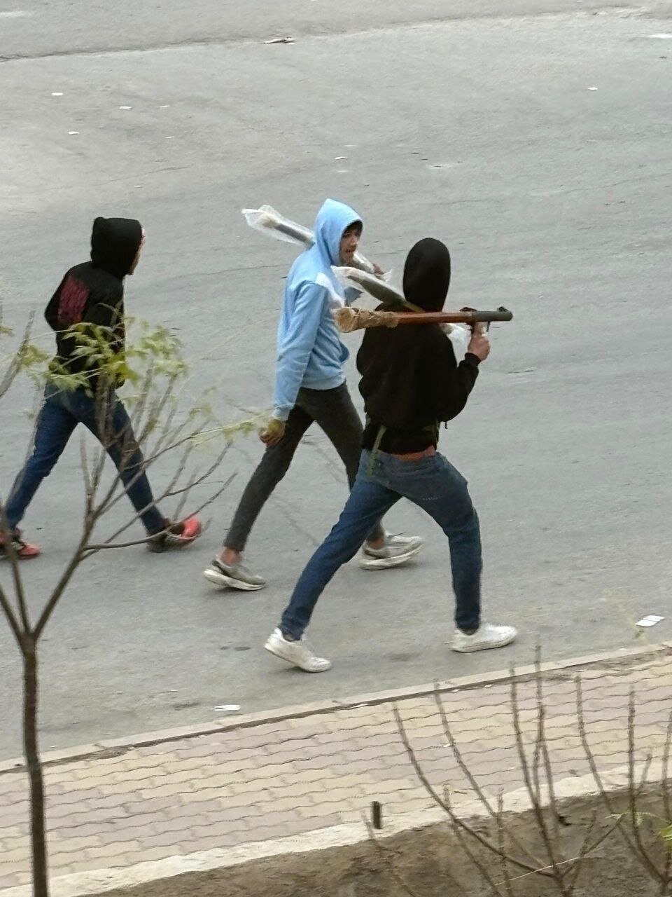 غارت خانه بشار اسد توسط نیروهای مسلح و تعرض به سفارت ایران در دمشق + فیلم غارت خانه بشار اسد توسط نیروهای مسلح و تعرض به سفارت ایران در دمشق + فیلم